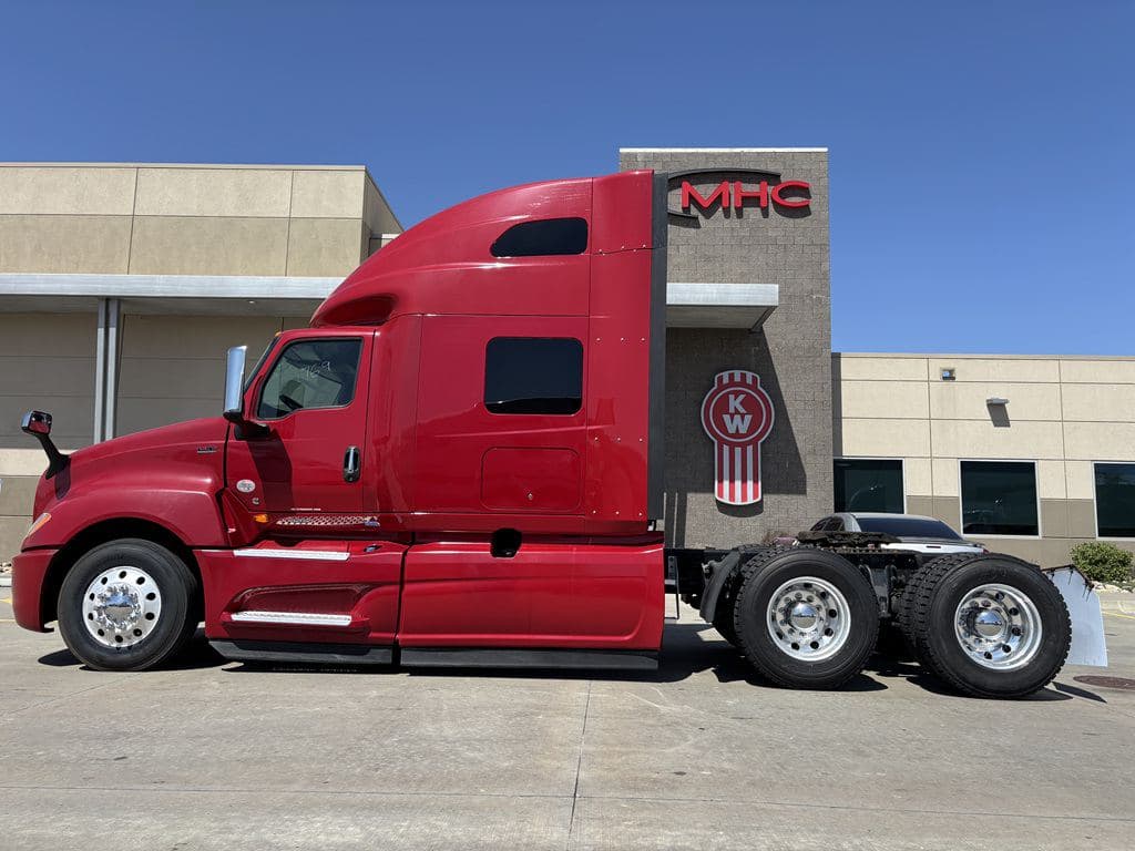 Used 2021 INTERNATIONAL LT625 image 7