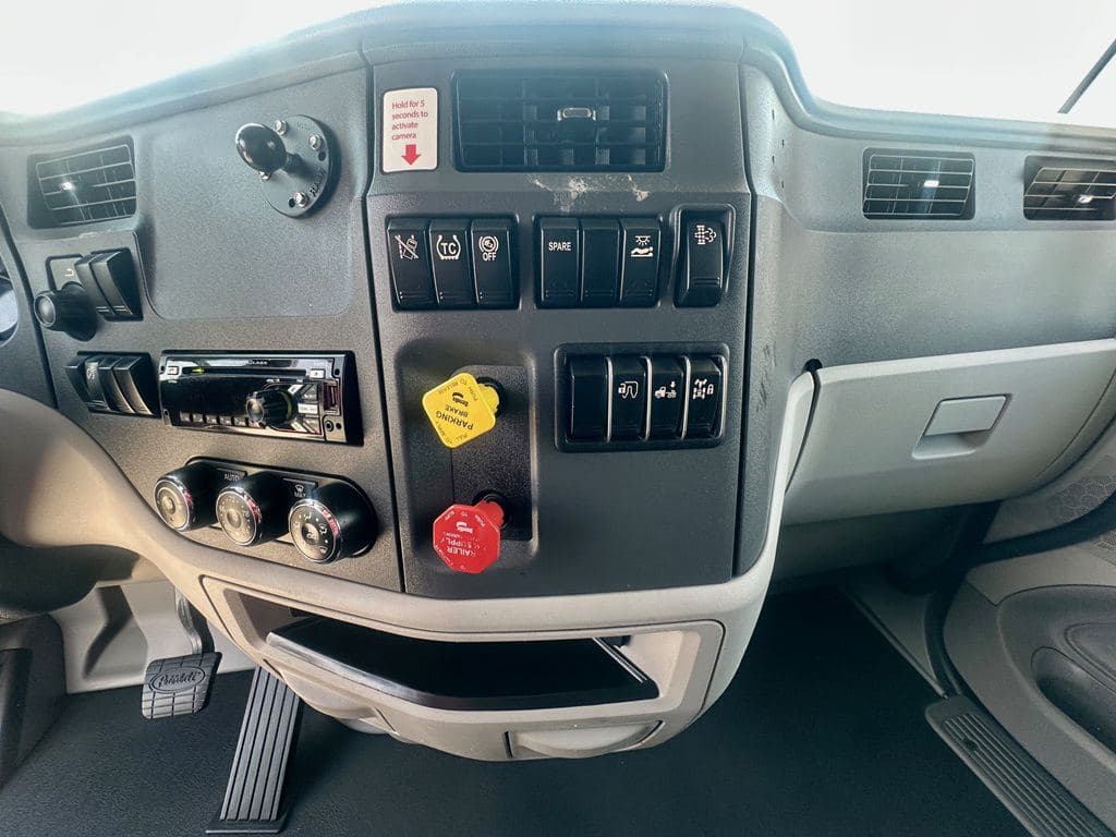 Used 2021 PETERBILT 579 image 13