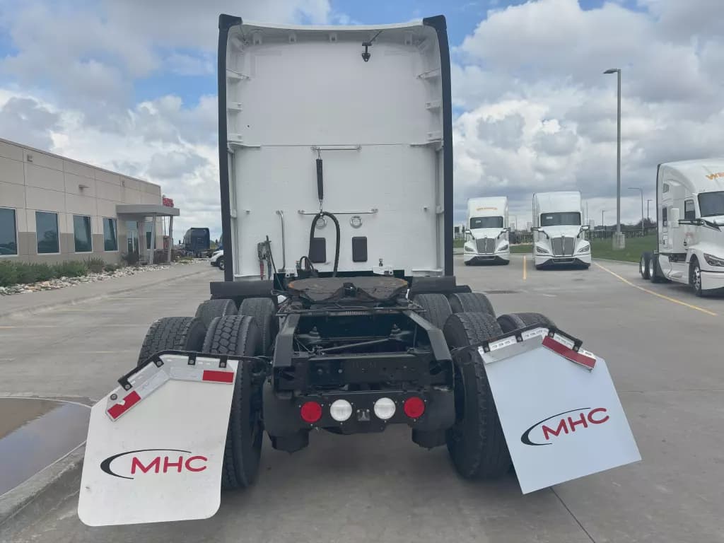 2022 Kenworth T680 image 6