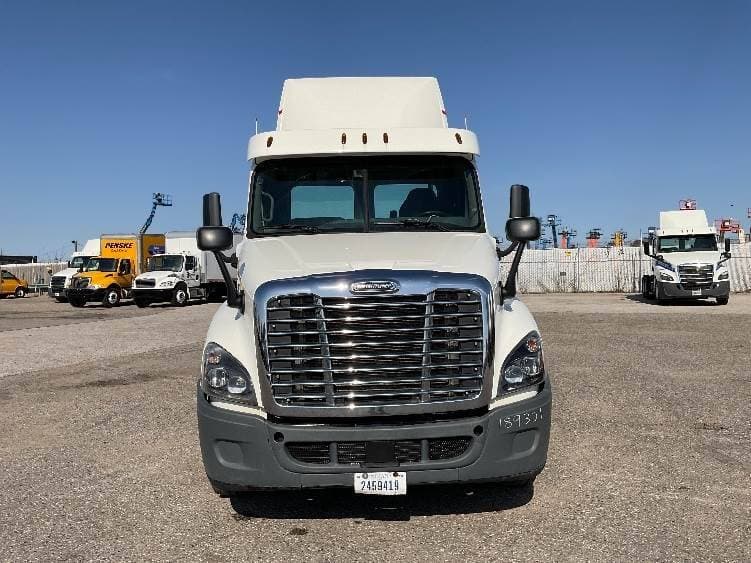 2018 Freightliner Cascadia image 2