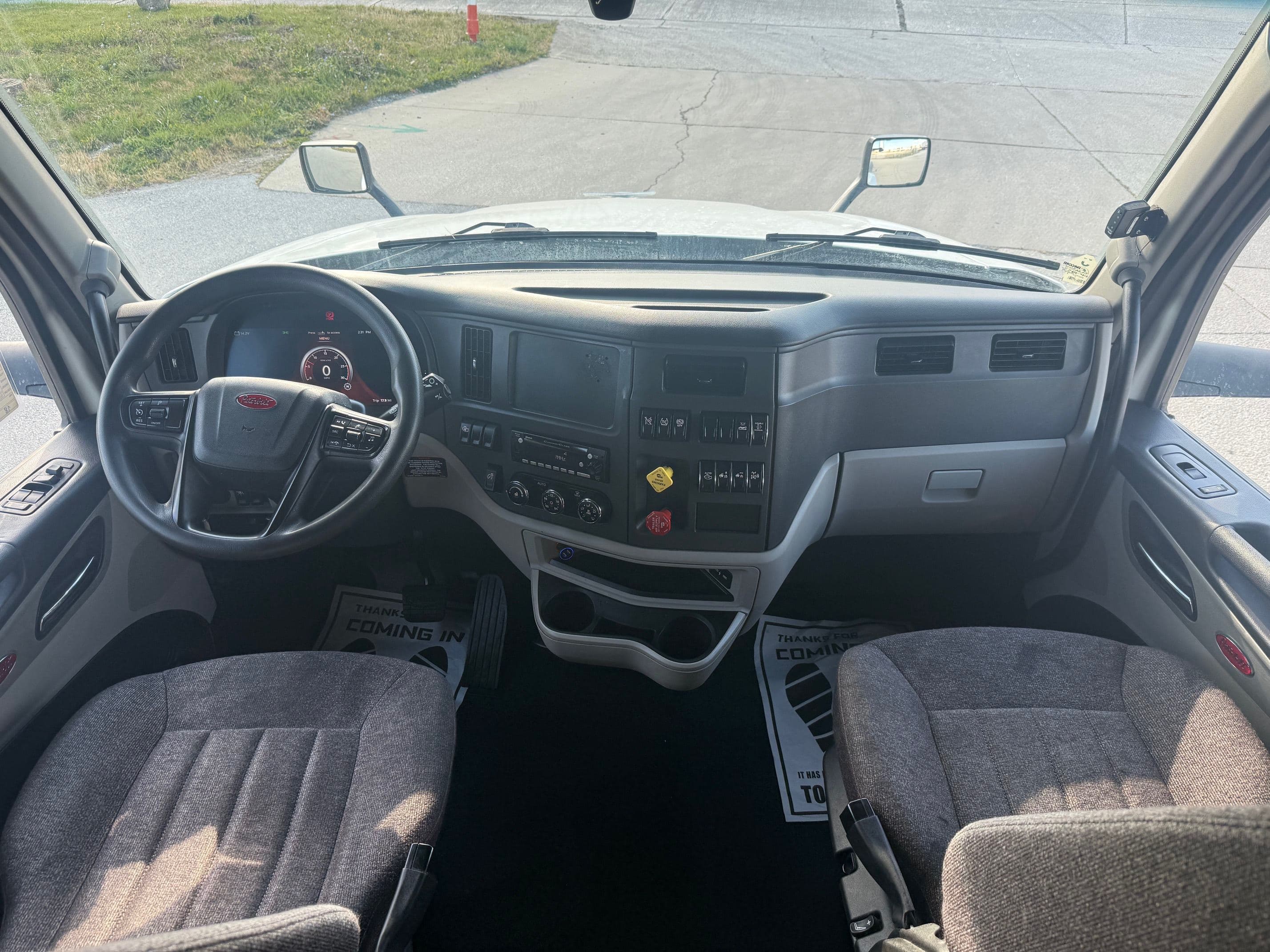 2023 Peterbilt 579 image 7