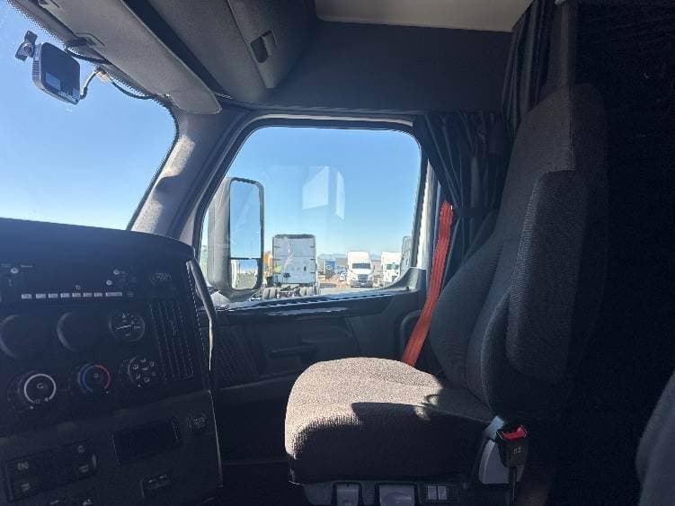 2023 Freightliner Cascadia 126 image 4