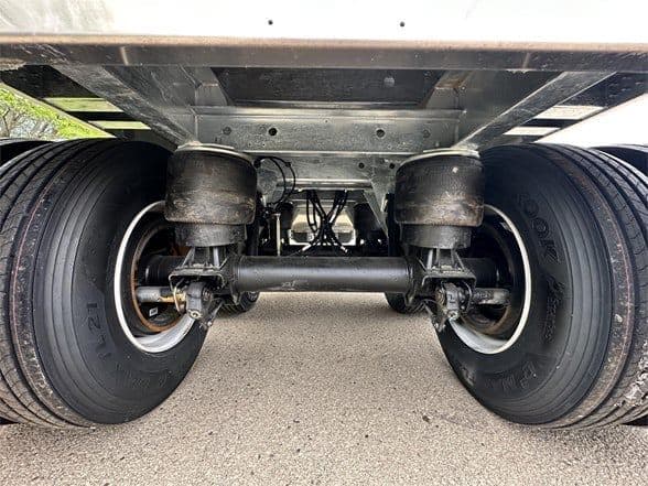 2027 STOUGHTON PLATINUM TSTGH42LAK Web image 5