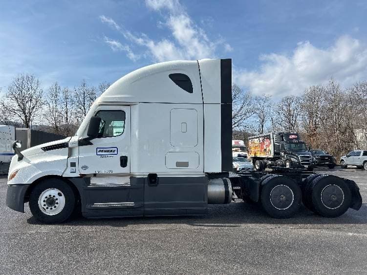 2023 Freightliner Cascadia 126 image 2