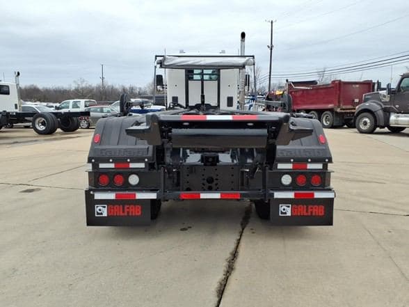 2025 Kenworth T880 image 8