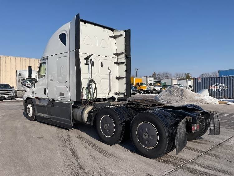 2023 Freightliner Cascadia 126 image 3