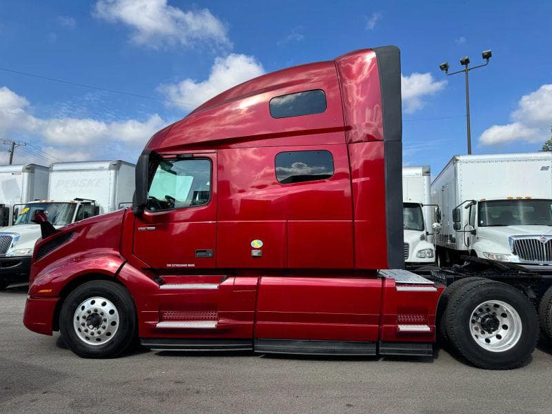 2021 Volvo VNL image 17
