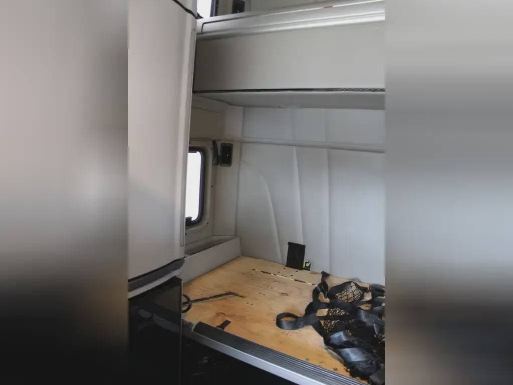 2022 Peterbilt 579 image 6