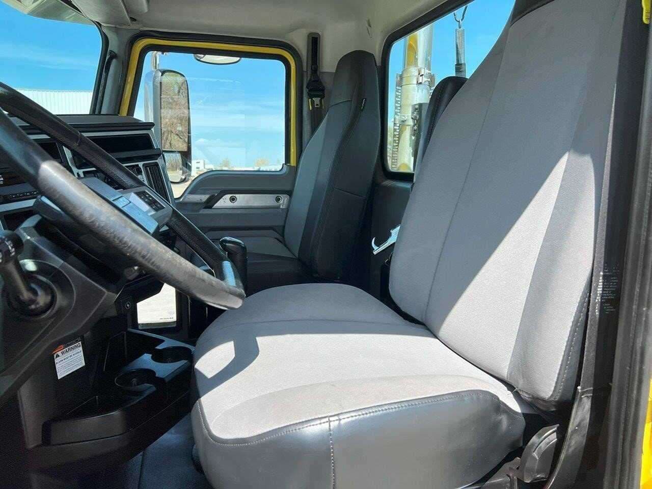 Used 2020 MACK PINNACLE Conventional - Day Cab image 8