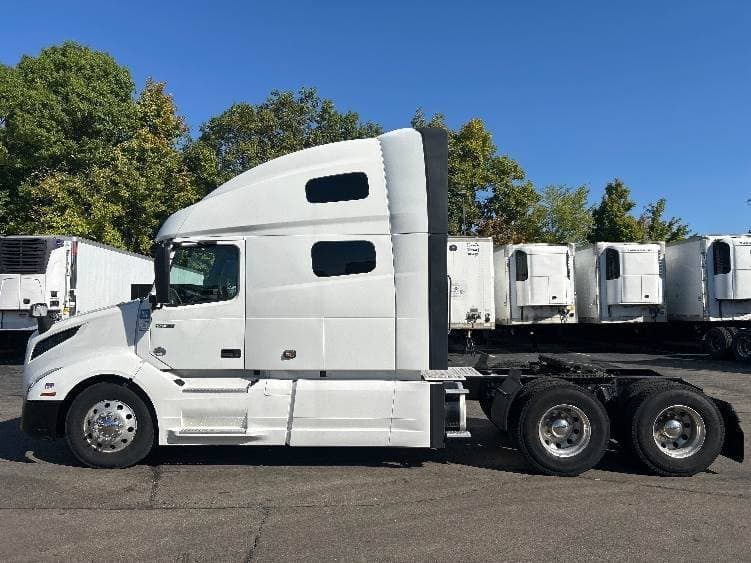 2022 Volvo VNL image 4