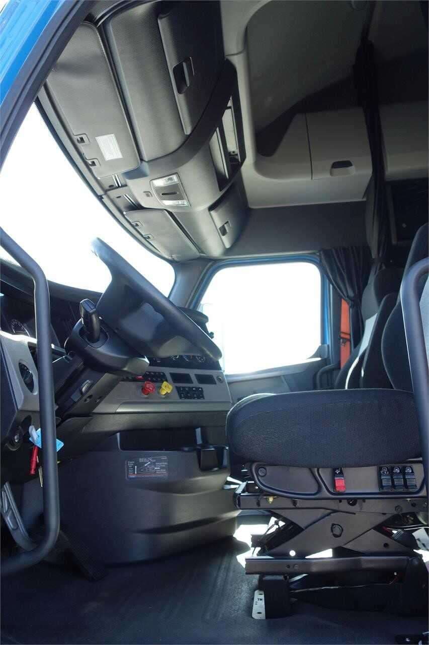 2022 Freightliner Cascadia 126 image 5