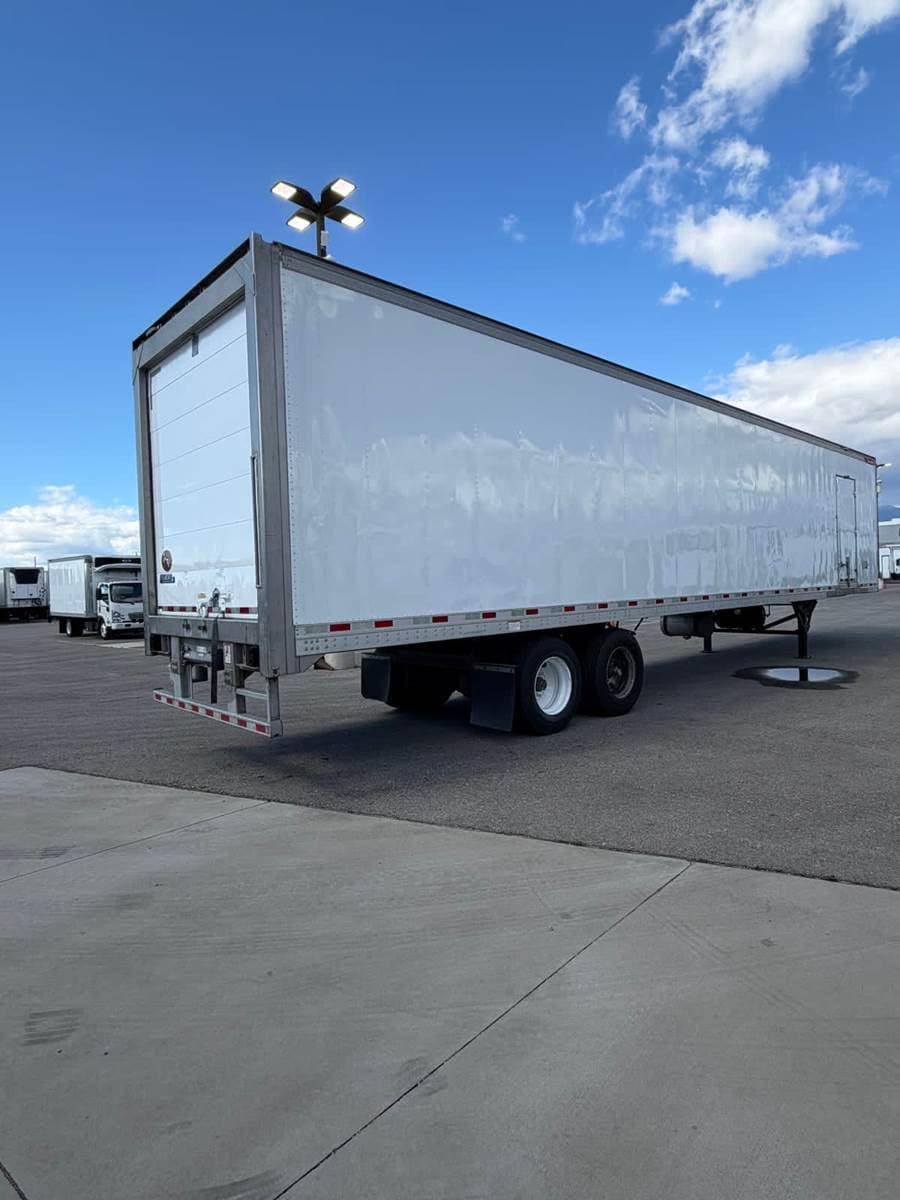 2018 Great Dane 48 ft Reefer Trailer - Roll up Door image 4