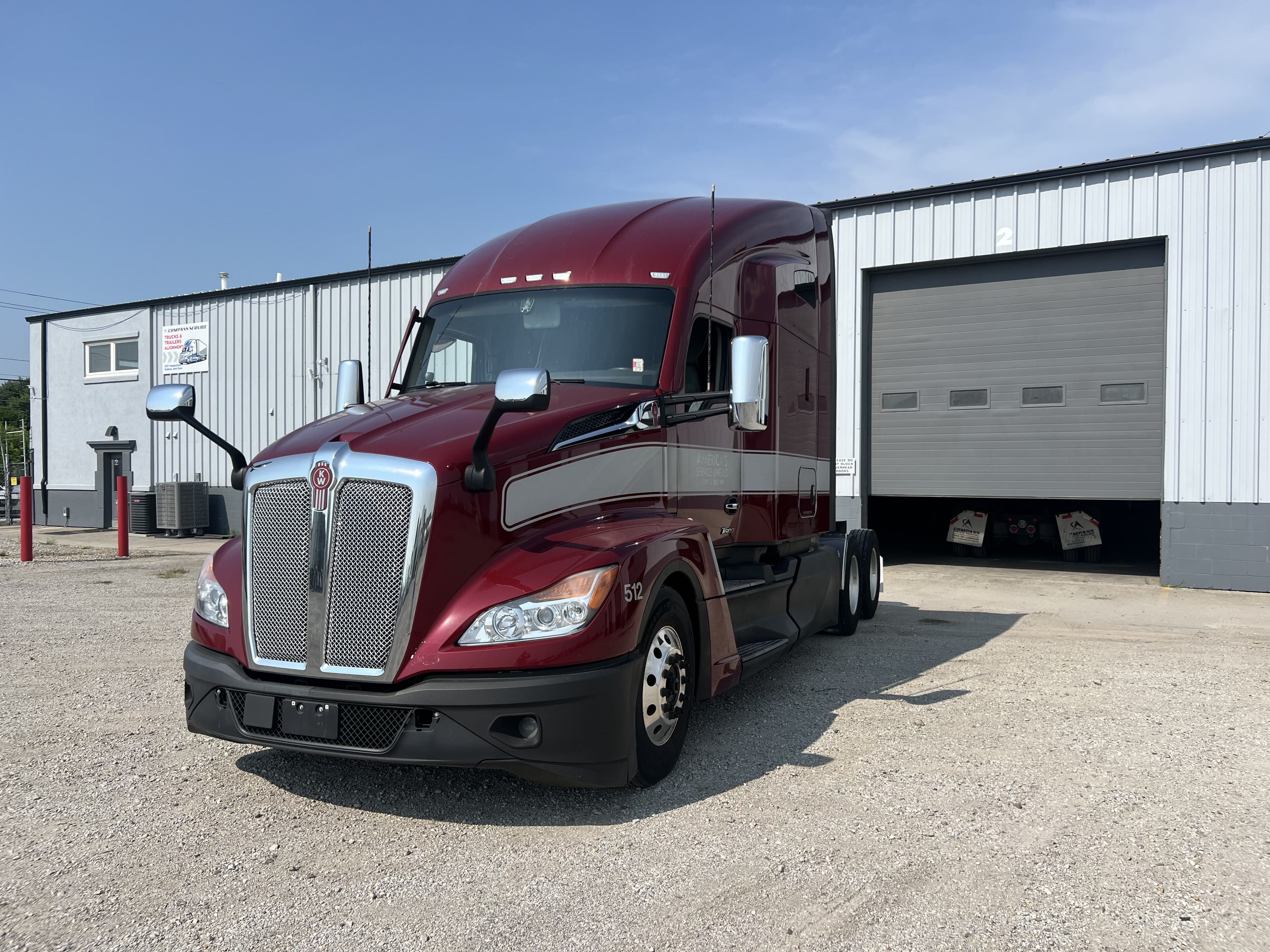2023 Kenworth T680 image 1