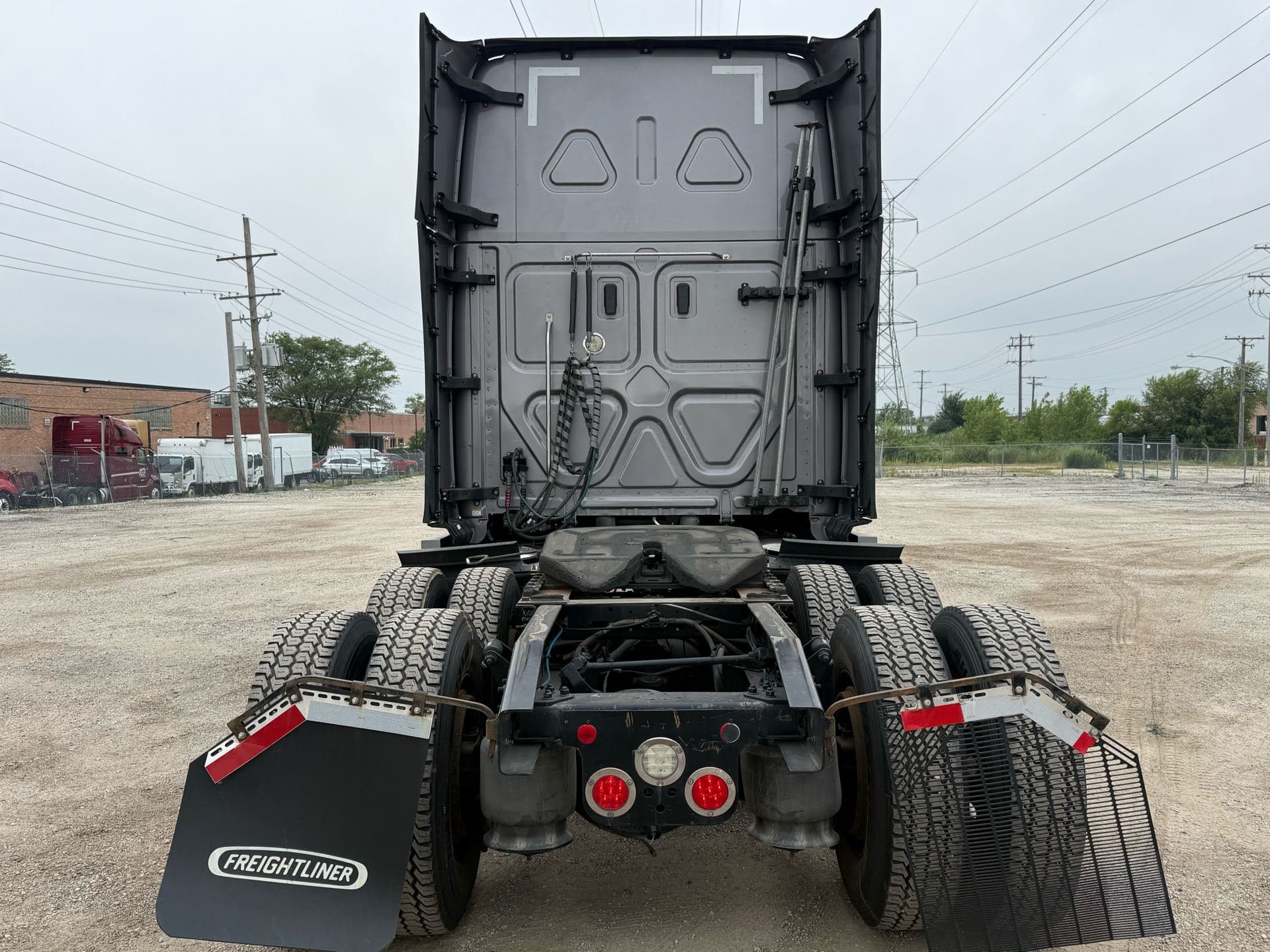 2022 Freightliner - 445k - 12k Hours - 455HP image 15