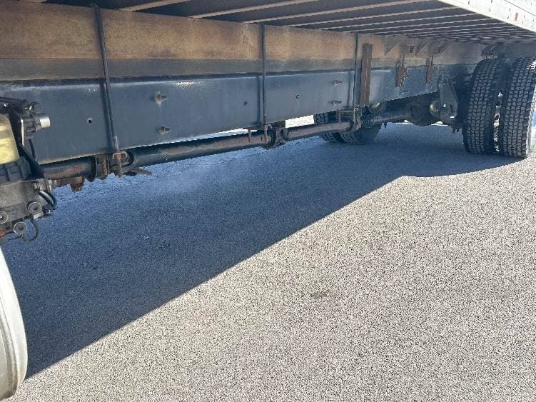 2022 International MV607 Box Truck - 220HP, 6 Speed Automatic, Roll up Door image 5