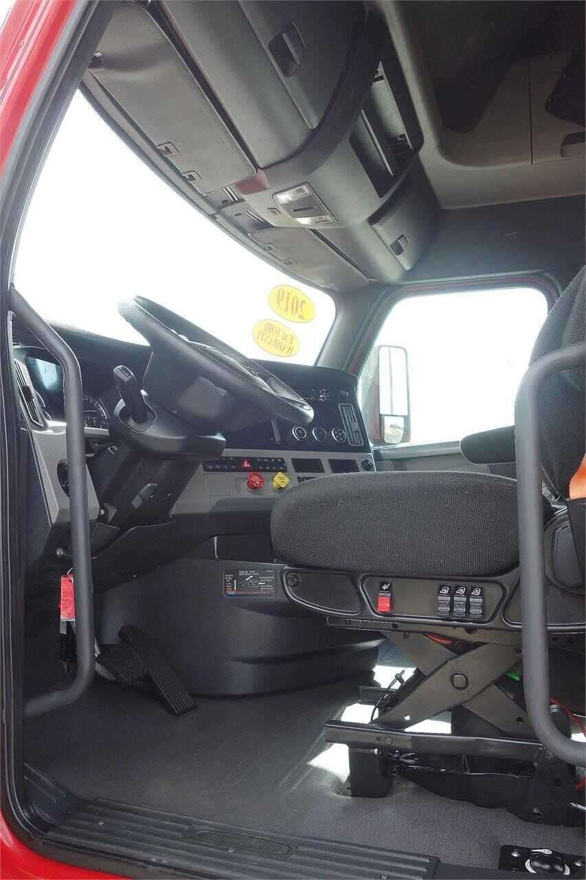 2022 Freightliner Cascadia 126 image 4