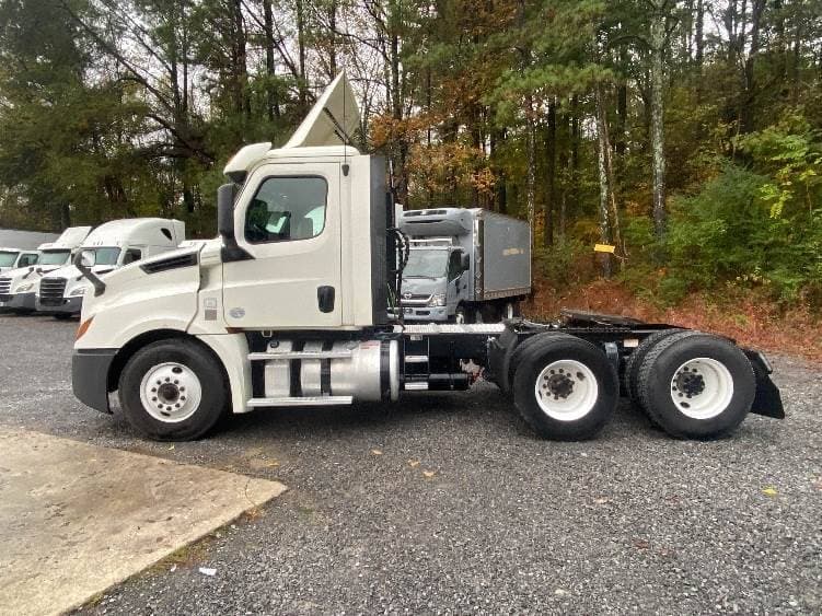 2019 Freightliner Cascadia 126 Day Cab Truck - 435HP, 12 Speed Automatic image 4