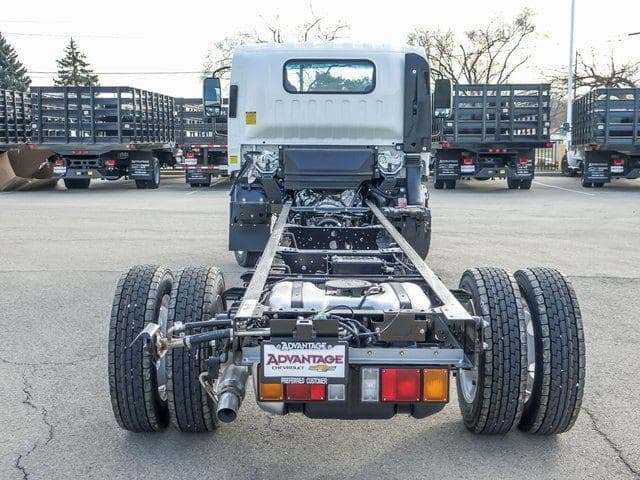 2025 Chevrolet 5500 XG LCF Gas Base image 4