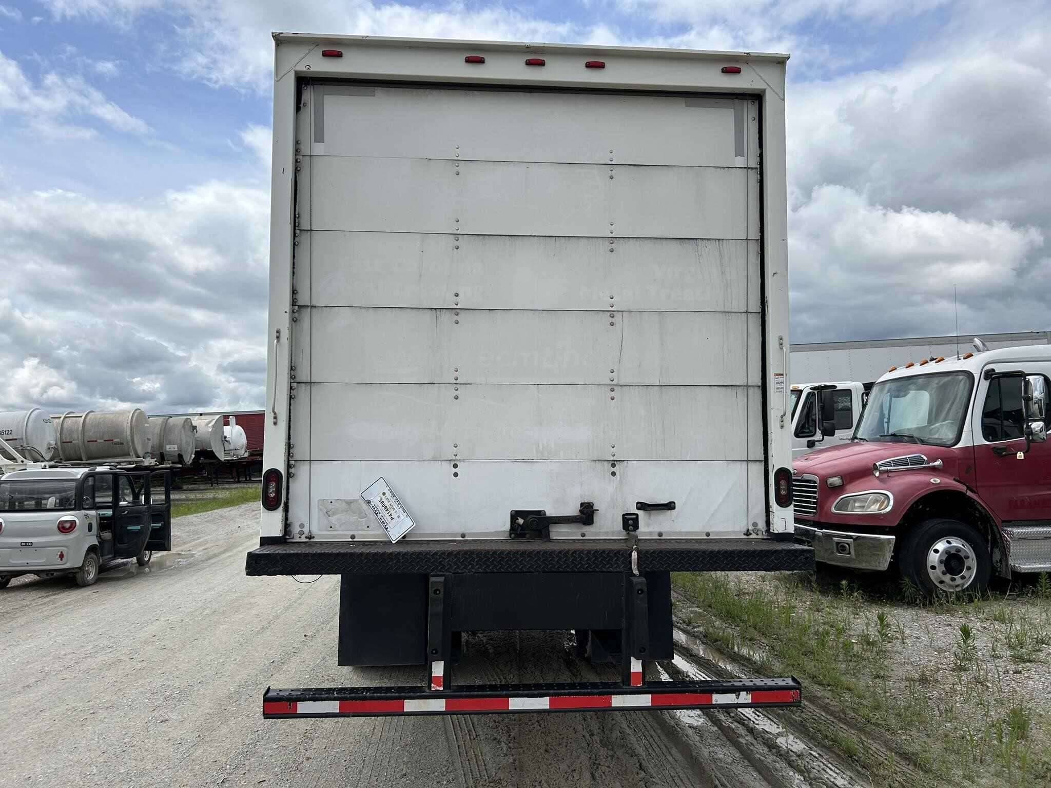 2019 Freightliner M2 image 2