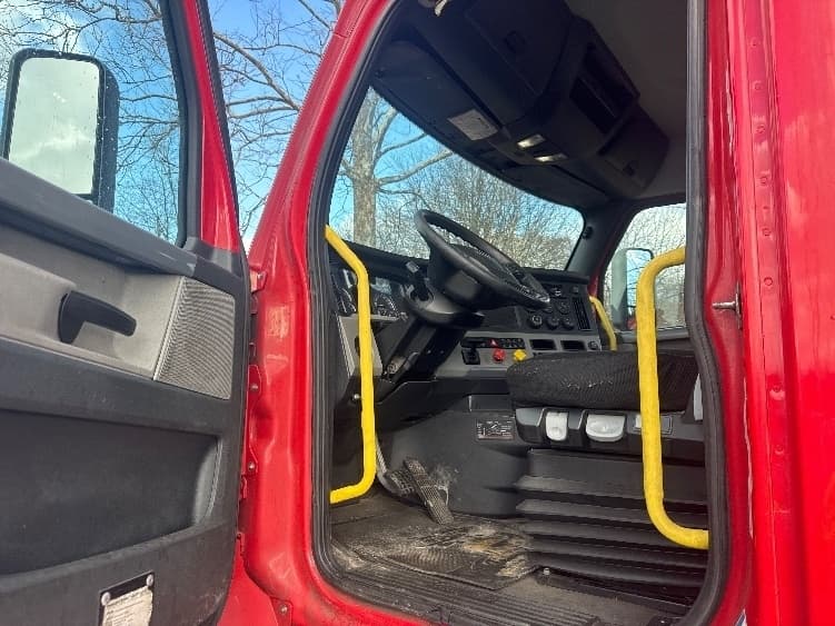 Used 2019 Freightliner Conventional - Day Cab, Tractor - T12664ST image 11