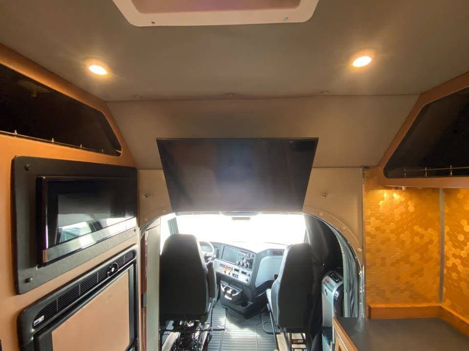 2022 Freightliner Cascadia image 16