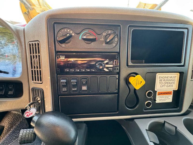 2019 International 4300 image 18