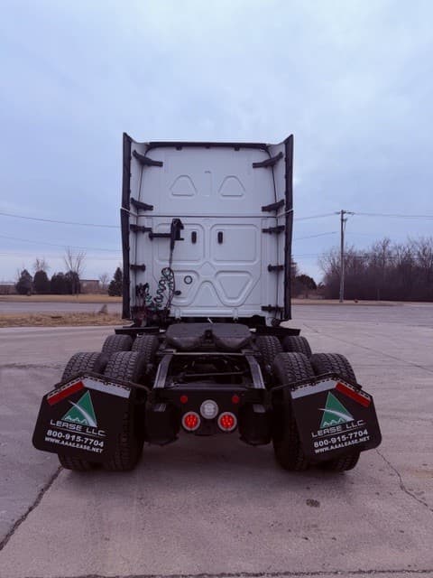 2024 Freightliner Cascadia image 10