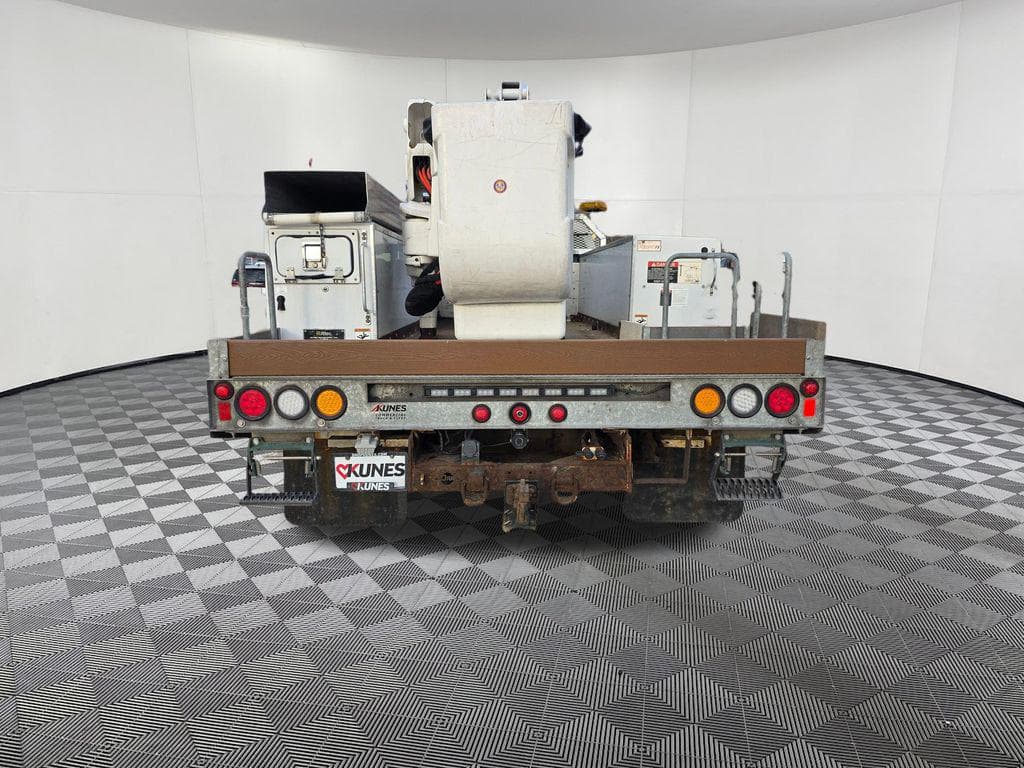2009 Ford F-550SD XL DRW Bucket Crane image 7
