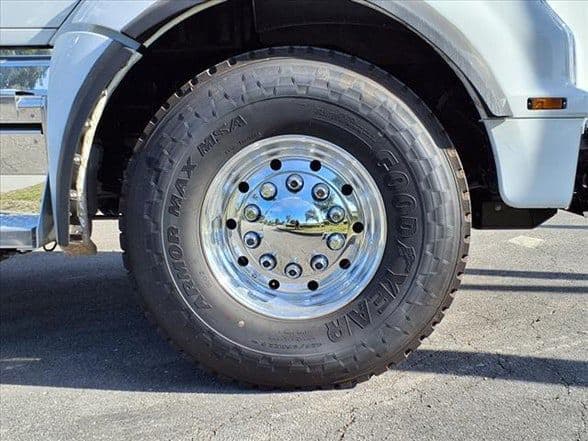 2025 Kenworth T880 image 9