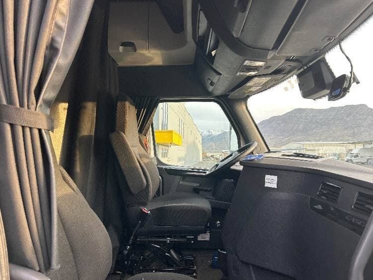 2023 Freightliner Cascadia 126 image 5