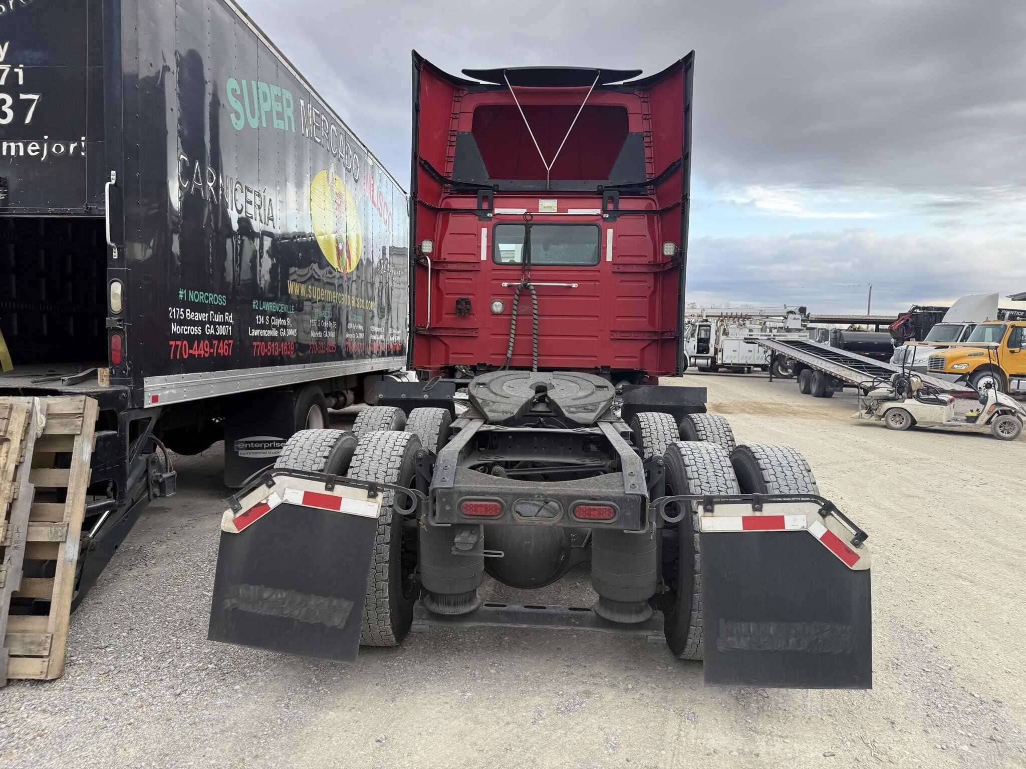 2022 Volvo VNR image 5