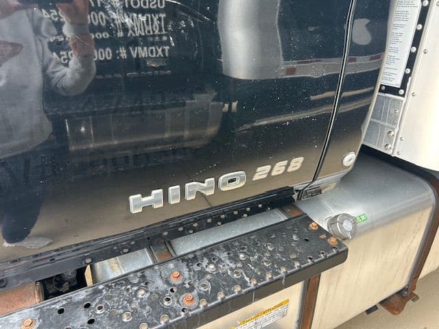 2015 Hino 268 image 8