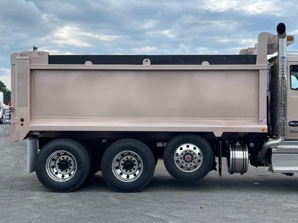 2025 Kenworth T880 image 12