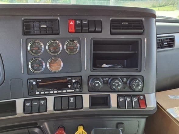 2026 Kenworth T880 image 16