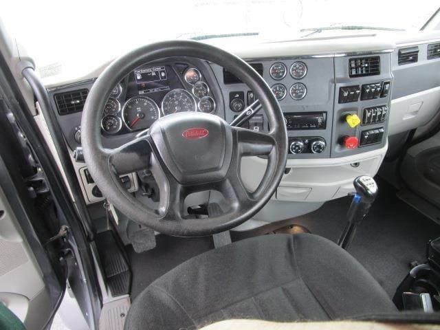 2020 Peterbilt 567 image 9