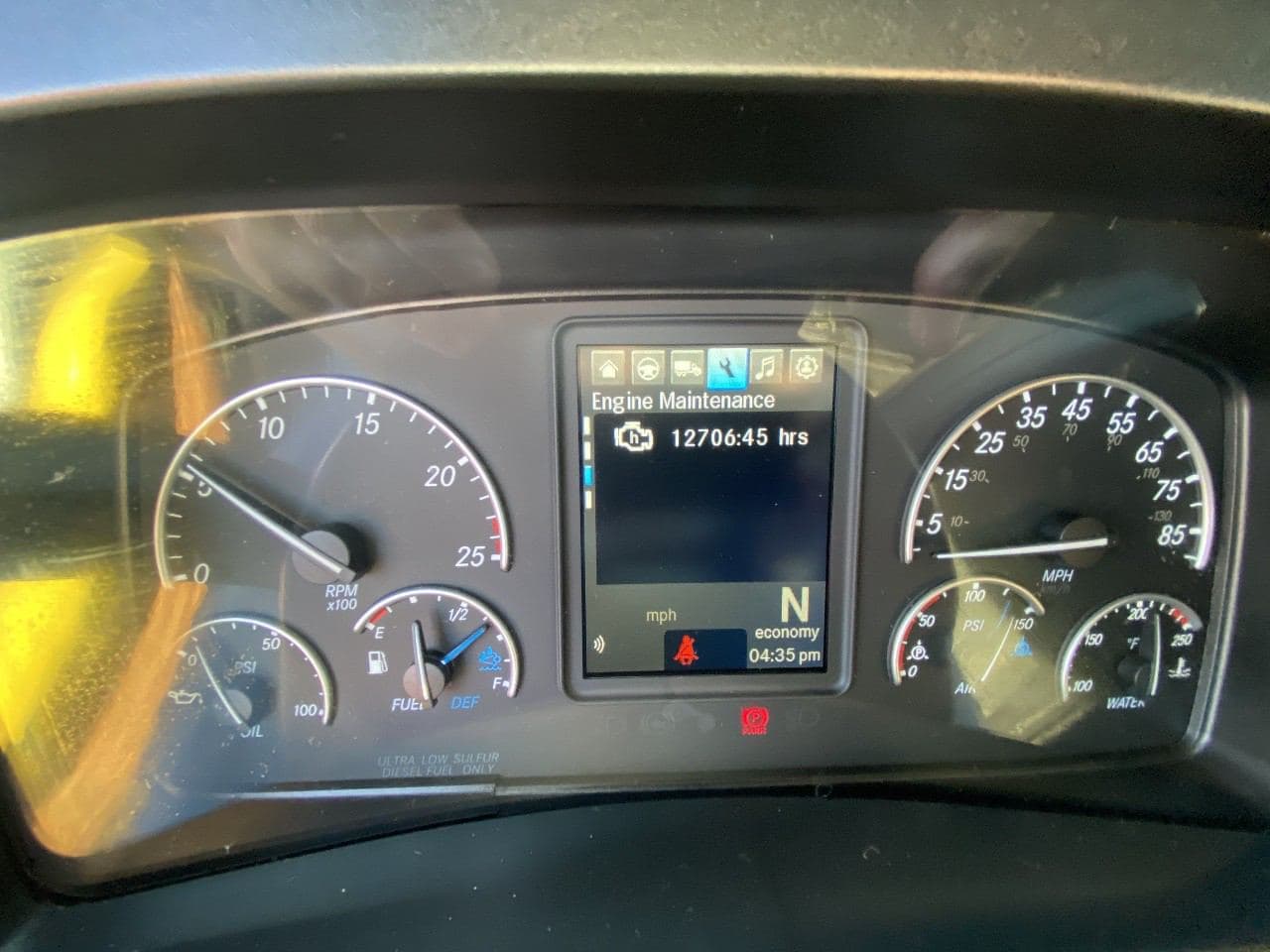 2021 Freightliner Cascadia image 12