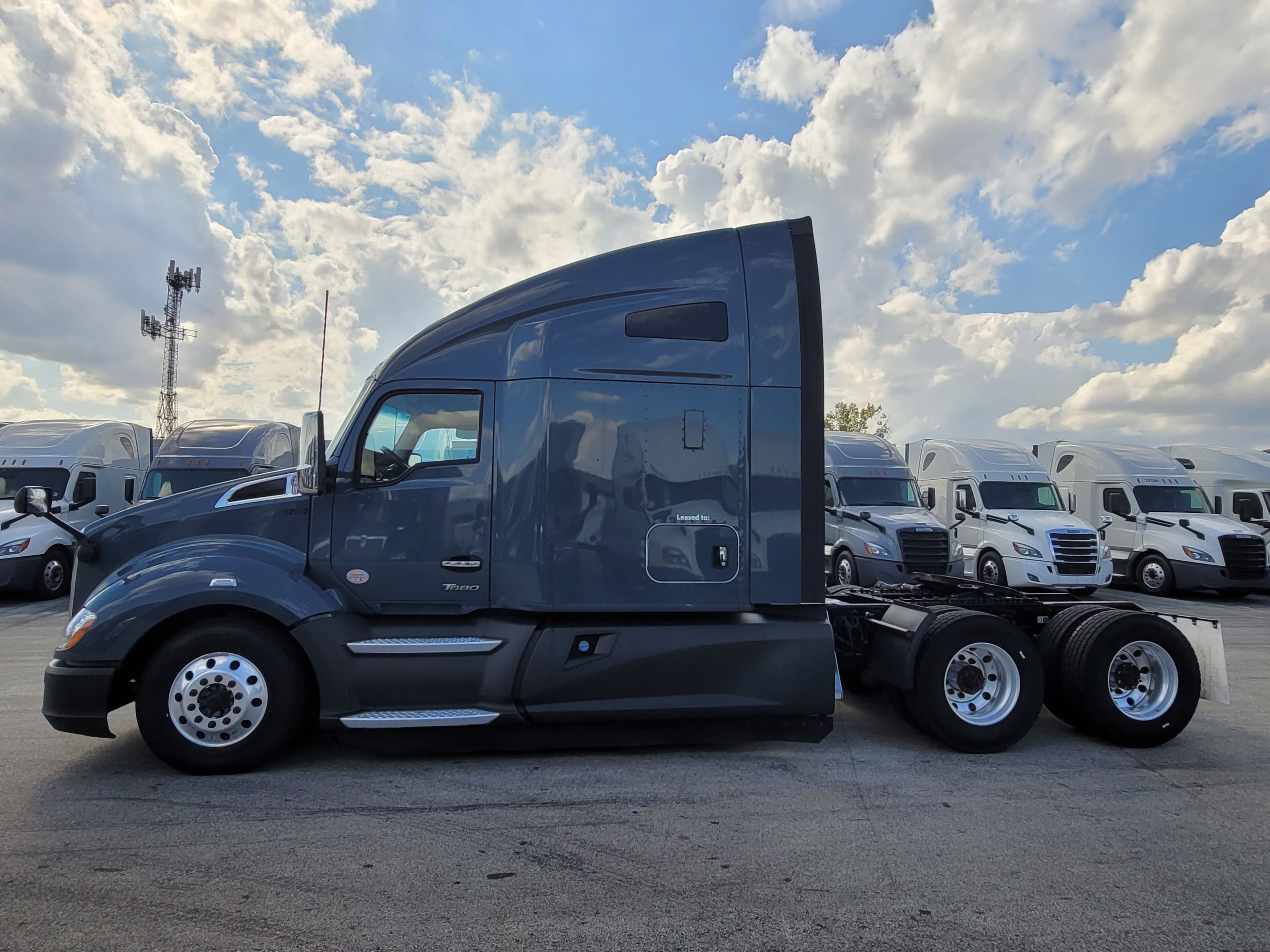 2022 Kenworth T680 image 2