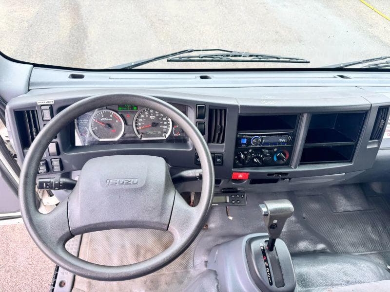 2018 Isuzu NQR image 18