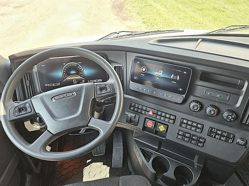 2026 FREIGHTLINER PJ126SLP image 8