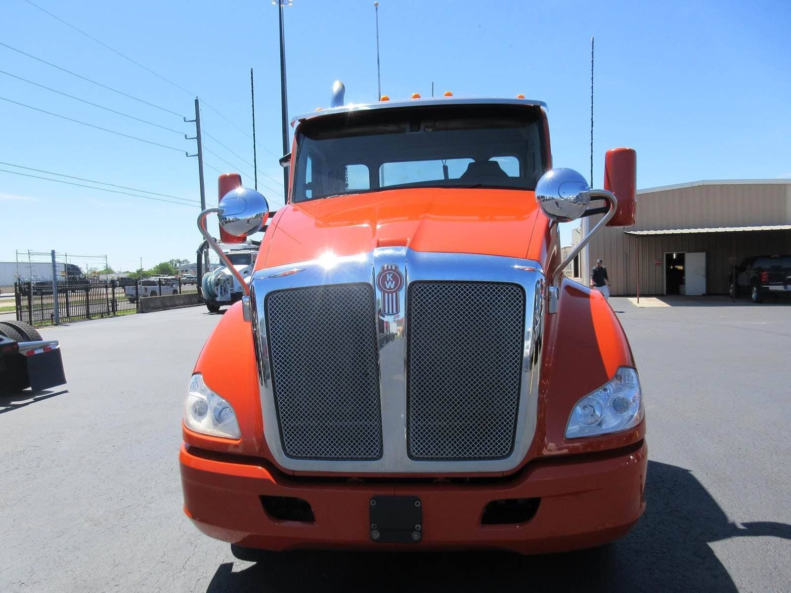 2019 Kenworth T680 image 2