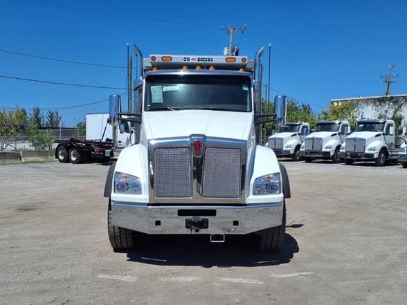 2025 Kenworth T880 image 2