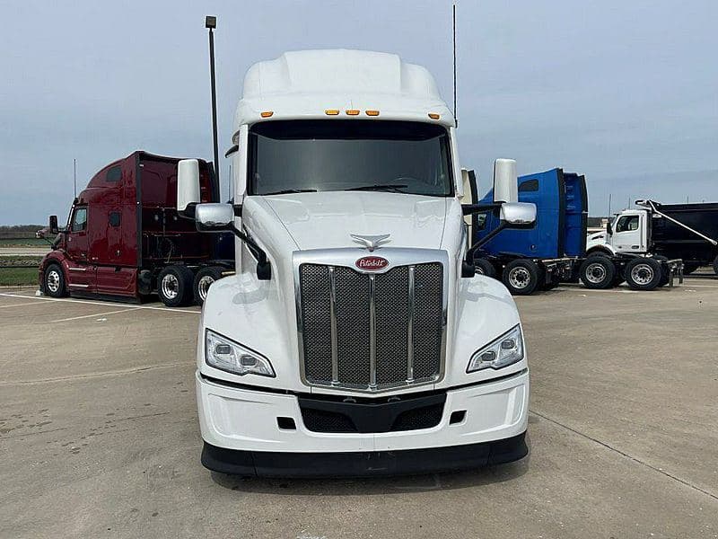 2025 Peterbilt 579 image 5