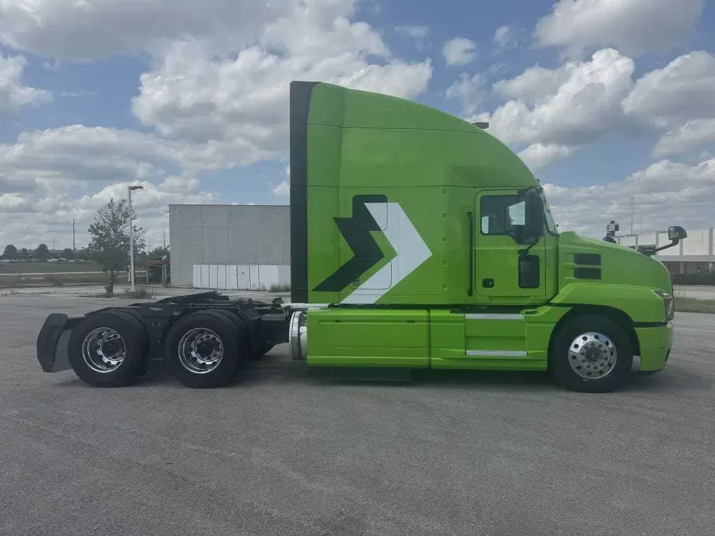 Used 2020 MACK Conventional - Sleeper Truck image 4