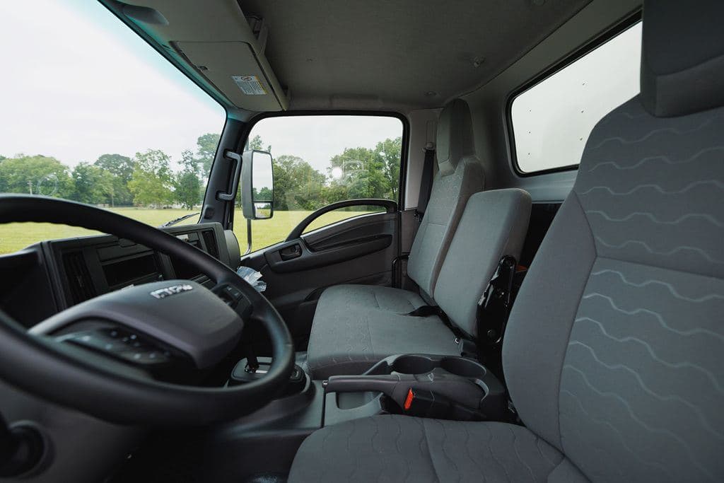New 2025 ISUZU NRR image 3