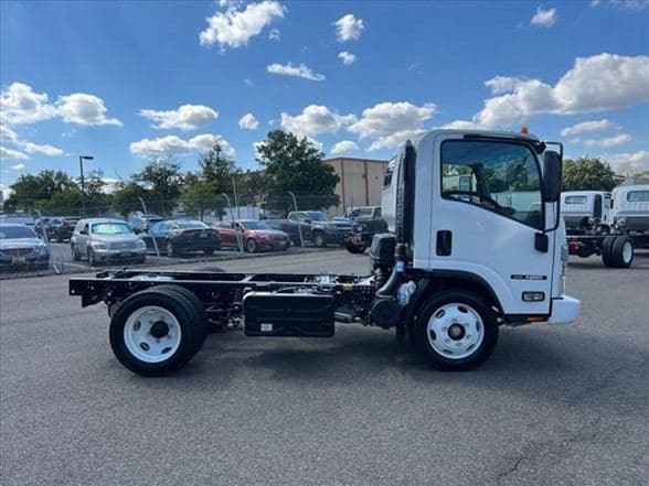 2024 Isuzu NRR image 3