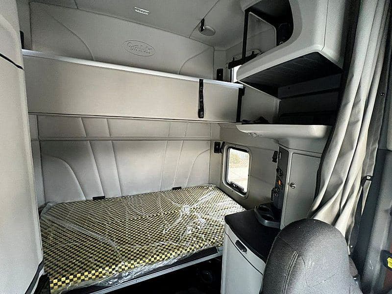 2021 Peterbilt 579 image 5