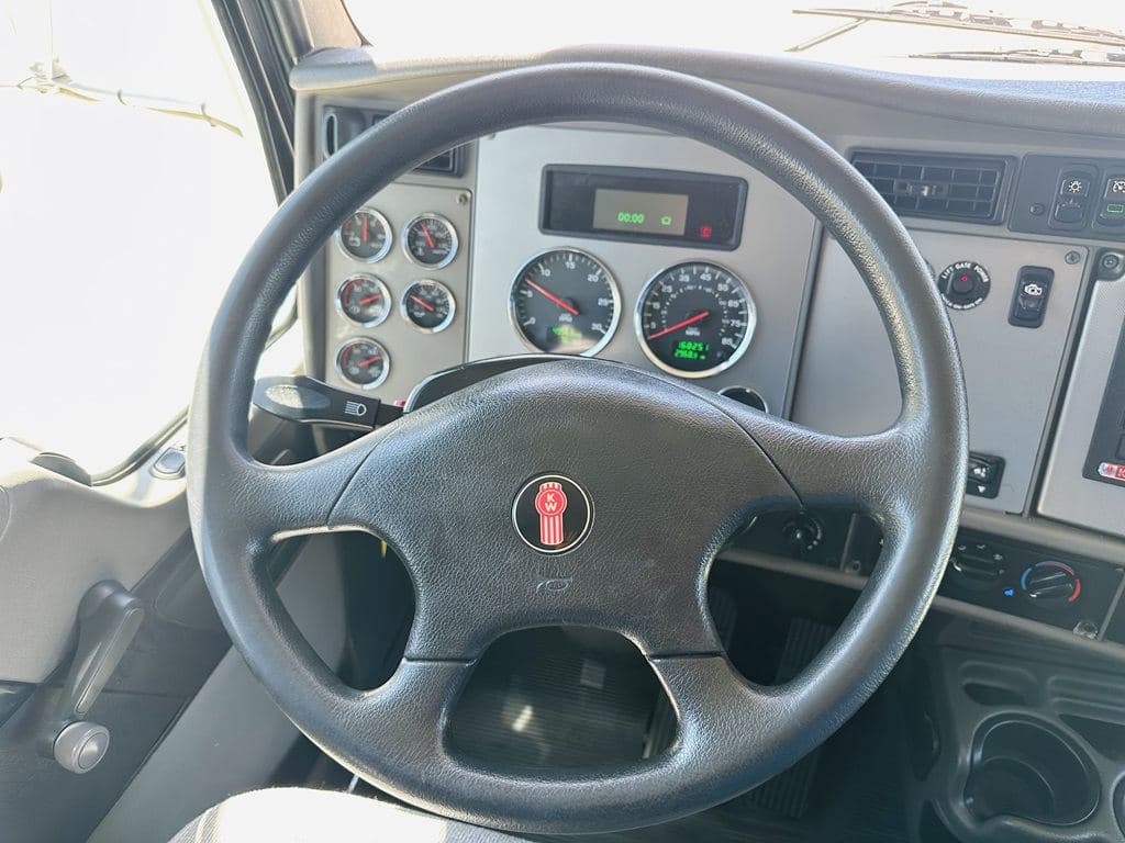 Used 2022 KENWORTH T270 image 28