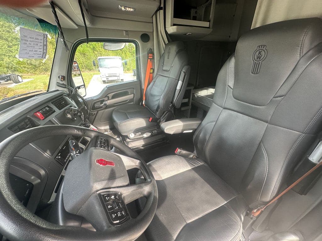 Used 2022 KENWORTH T880 image 16