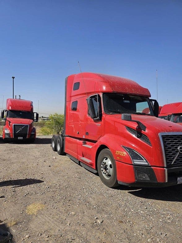2023 Volvo VNL64T760 image 3