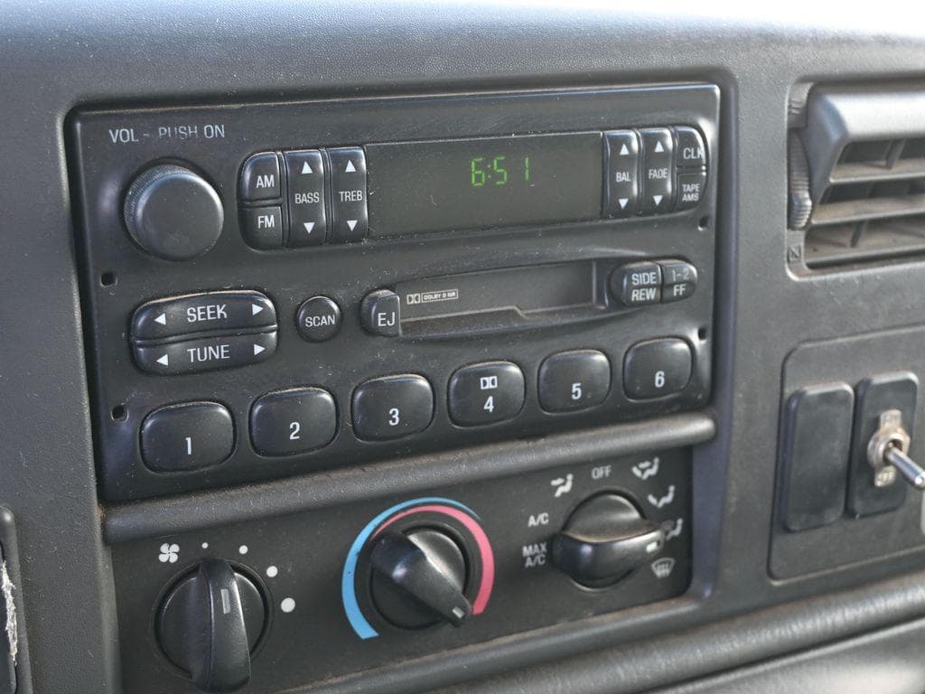2004 Ford F-650SD XL DRW image 23